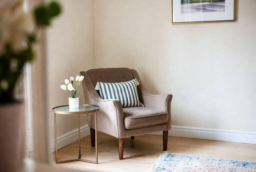 Counselling therapy room in Hampstead with comfortable seating for relationship support